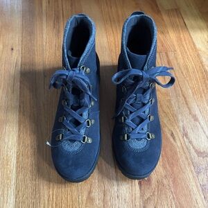 Clarks Boots Women’s Suede Hiking Combat Sz 10 Water Resistant Navy Blue